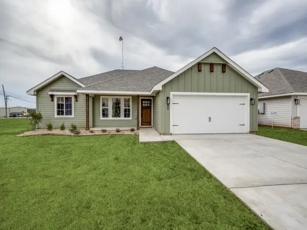 204 Walnut Street, Whitesboro, TX 76273