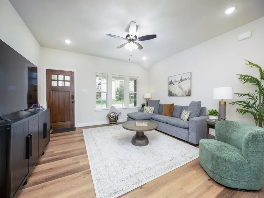 204 Walnut Street, Whitesboro, TX 76273 - Image #3