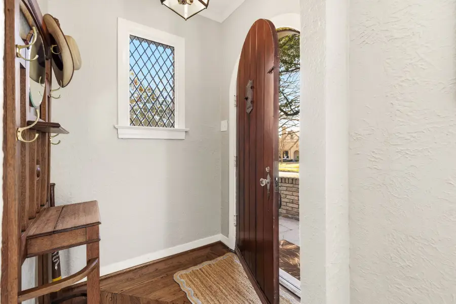 904 Clermont Avenue, Dallas, TX 75223 - #2