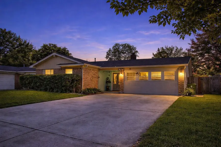 726 Idlewilde Drive, Lewisville, TX 75067 - Image #2