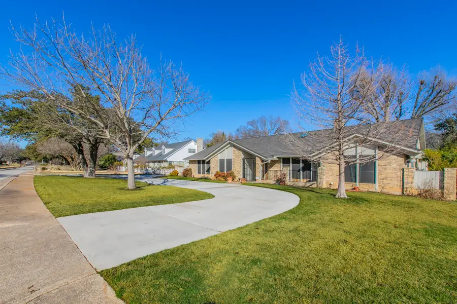 1112 Spring Lake Drive, Duncanville, TX 75137 - Image #3