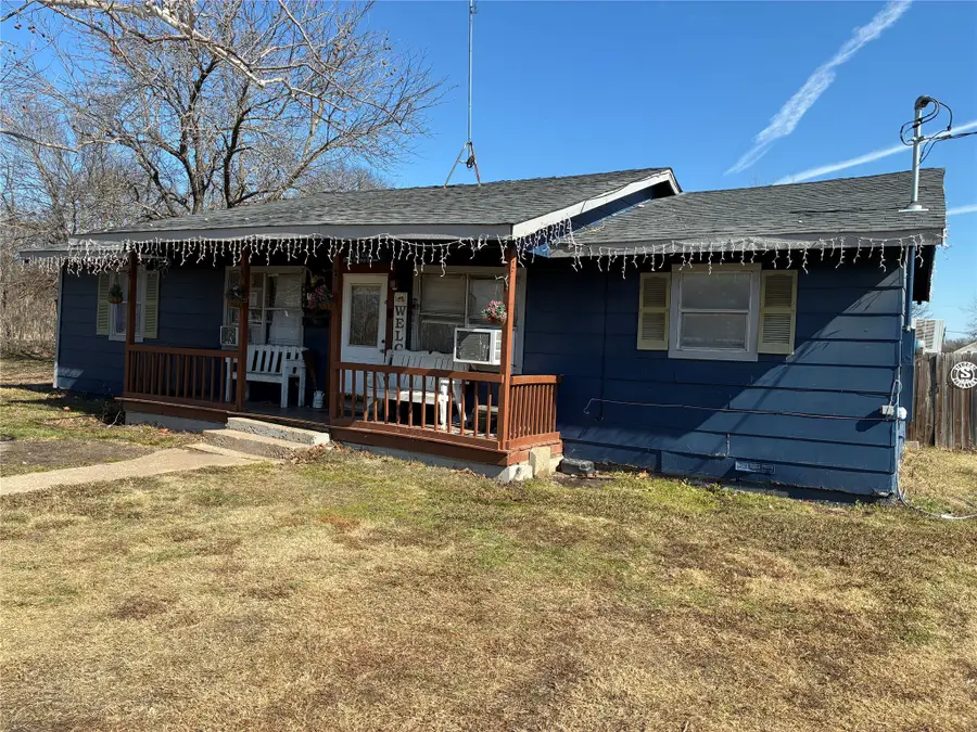 402 N Waco Street, Mart, TX 76664 - #2