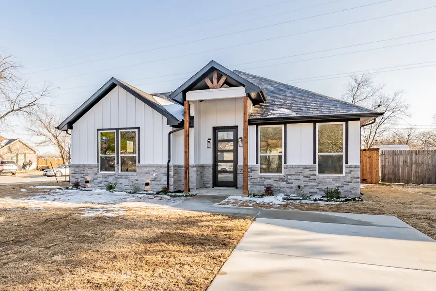 7138 Maple Park Drive, Richland Hills, TX 76118 - Image #2