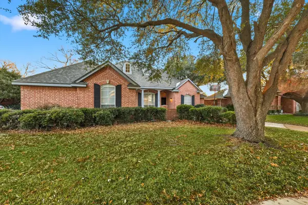 3318 Summergrove Drive, Arlington, TX 76001