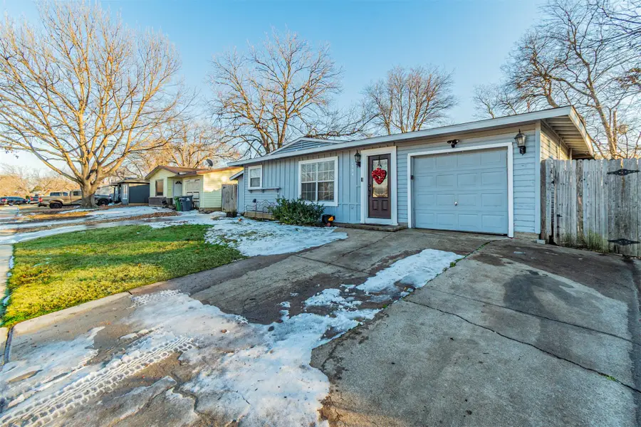 1304 E Inwood Drive, Arlington, TX 76010 - Image #2