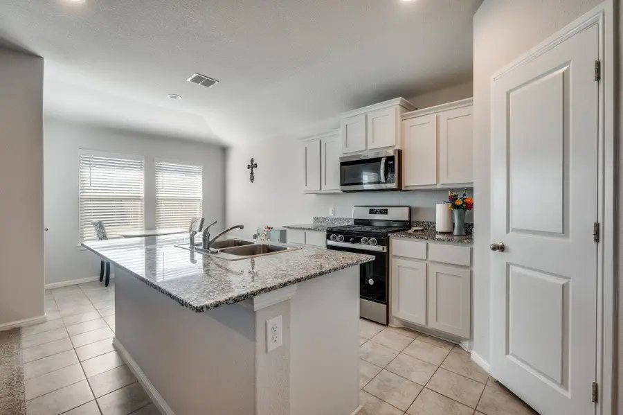 4109 Ridgeway Lane, Argyle, TX 76226 - Image #3