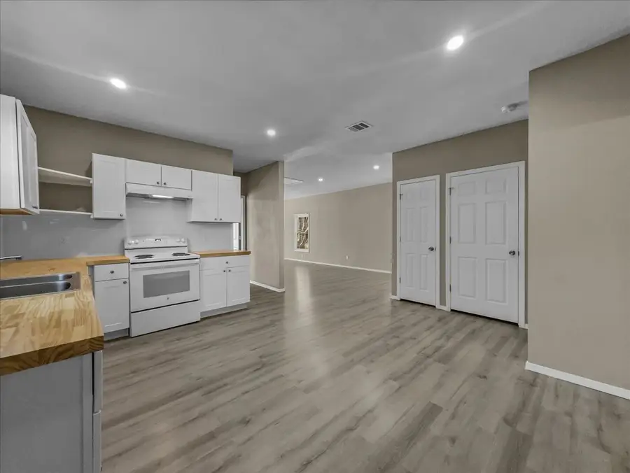 959 E Broadway Avenue, Fort Worth, TX 76104 - Image #2