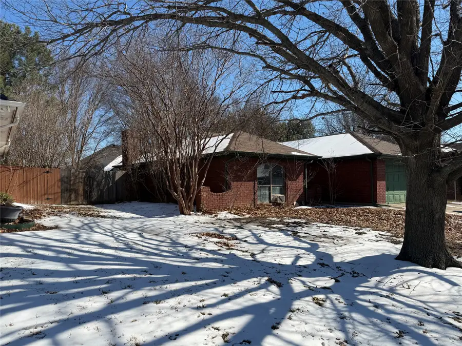 1228 Windy Meadows Drive, Burleson, TX 76028 - Image #2