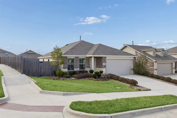 8408 Hollow Bend Street, Fort Worth, TX 76123