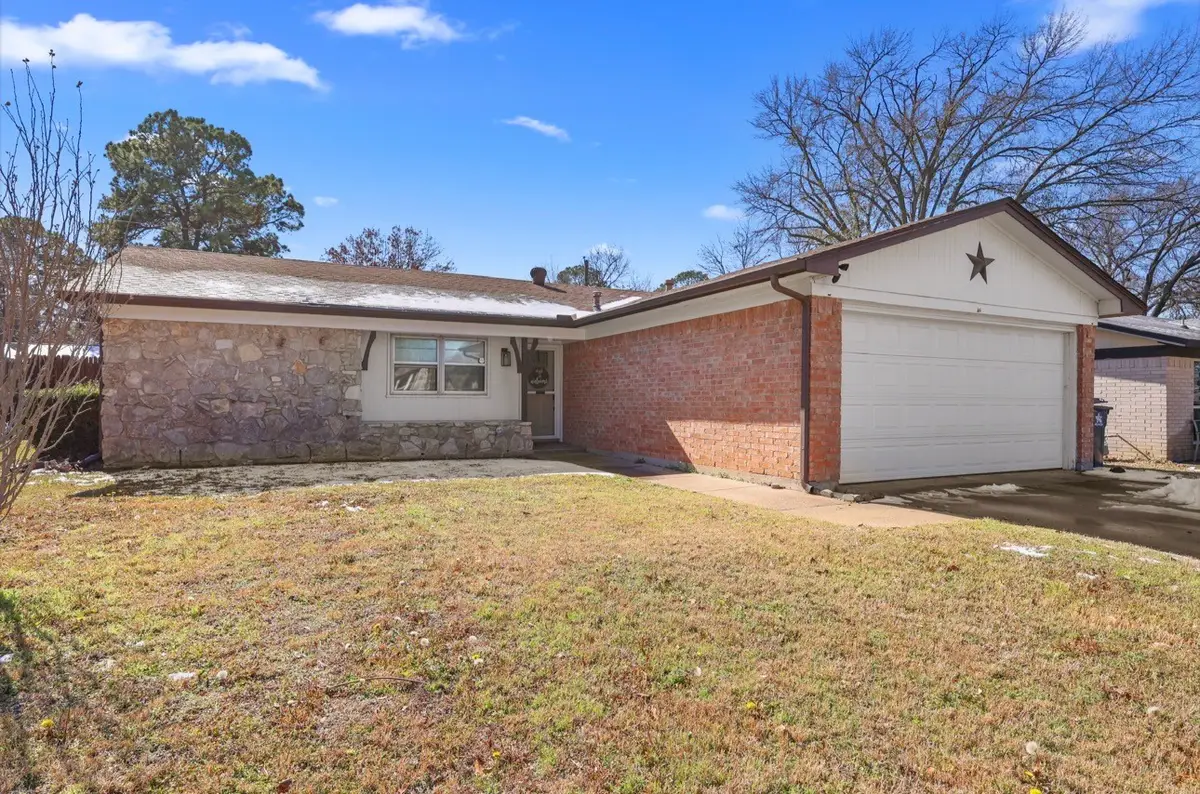 2210 Clover Park Drive, Arlington, TX 76013 - Image #1
