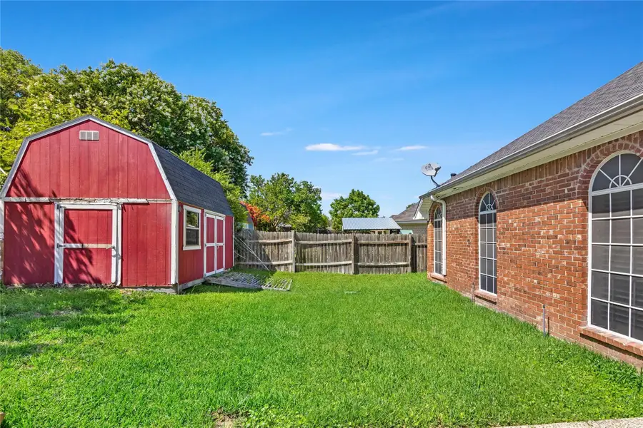 6113 Cliffbrook Drive, North Richland Hills, TX 76180 - Image #3