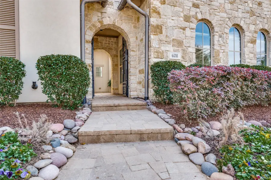 628 Creekway Drive, Irving, TX 75039 - Image #3