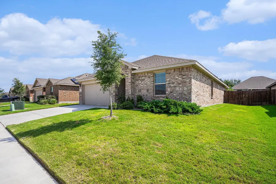704 Christopher Drive, Cleburne, TX 76033 - Image #2
