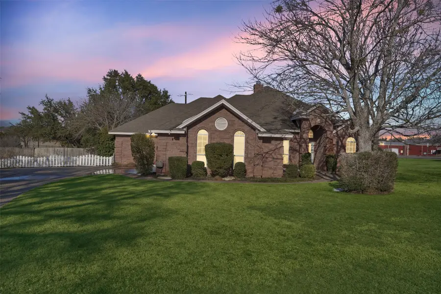 3911 Bonita Court, Granbury, TX 76049 - Image #2