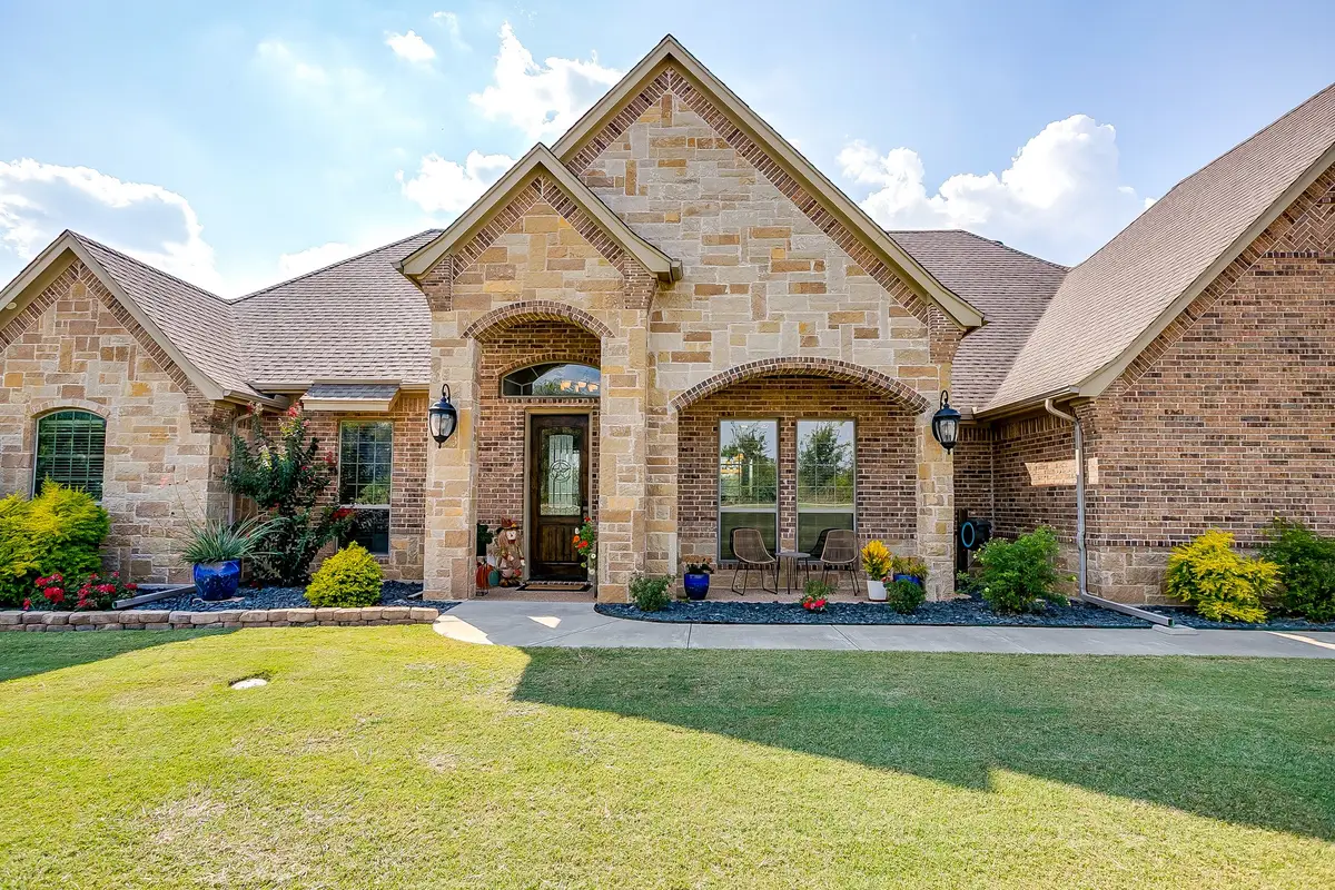 105 N Hadley Road, Godley, TX 76044 - Image #1