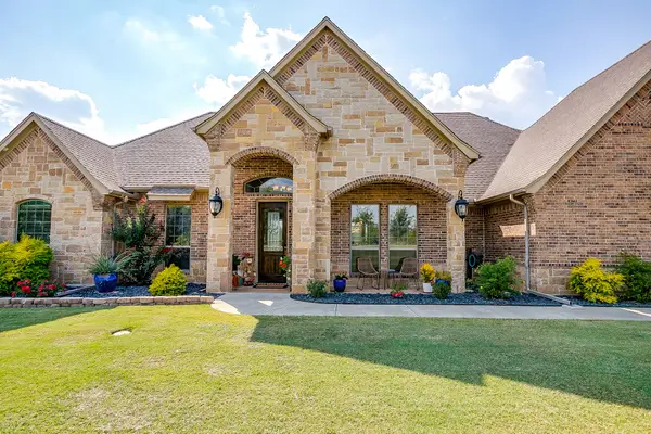 105 N Hadley Road, Godley, TX 76044