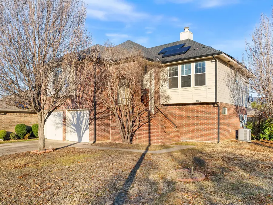 1115 Middlebury Lane, Euless, TX 76040 - Image #2