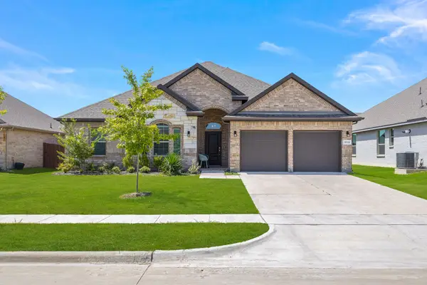 3711 Autumncrest Street, Grand Prairie, TX 76065