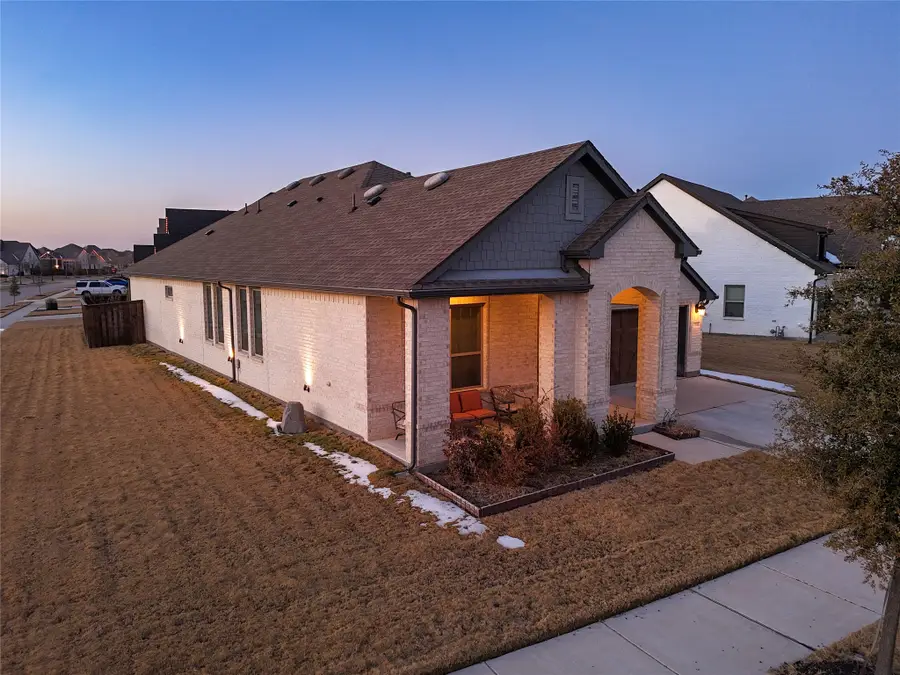 2900 Bluff Creek Drive, Mansfield, TX 76063 - Image #2