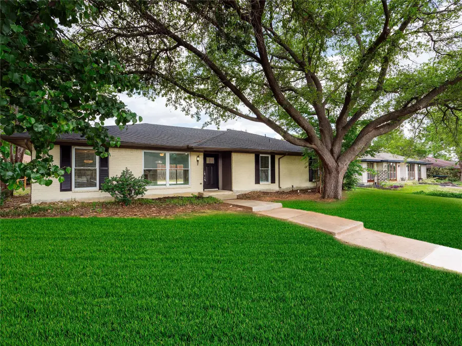 2310 Greenmeadow Drive, Carrollton, TX 75006 - Image #3