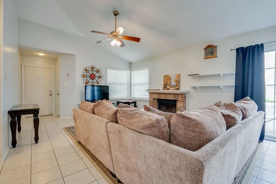 625 Prairie Dell Street, Lewisville, TX 75067 - Image #3