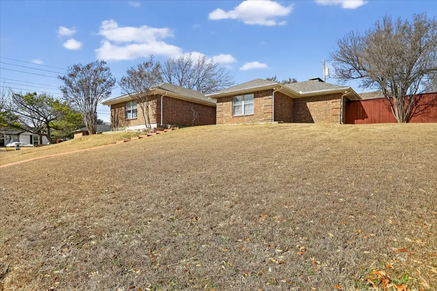 2010 Libby Lane, Grand Prairie, TX 75050 - Image #2