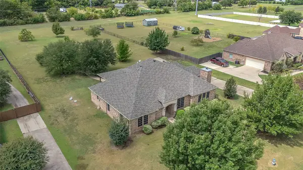 1921 Willow Bend Drive, Oak Leaf, TX 75154