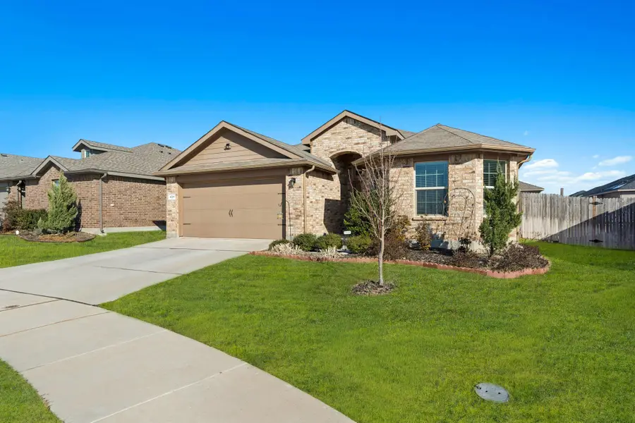 421 Houndstooth Drive, Fort Worth, TX 76131 - Image #3