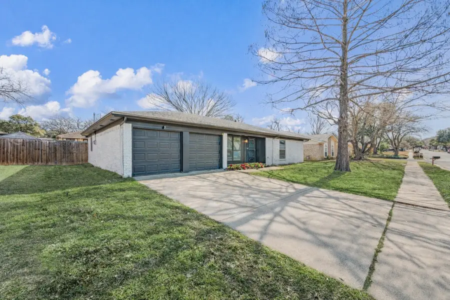 2204 Mountainview Drive, Hurst, TX 76054 - Image #2