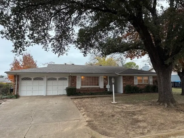 216 Bellvue Drive, Fort Worth, TX 76134 - Image #1