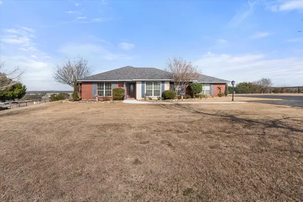 1917 Bentwater Parkway, Granbury, TX 76049