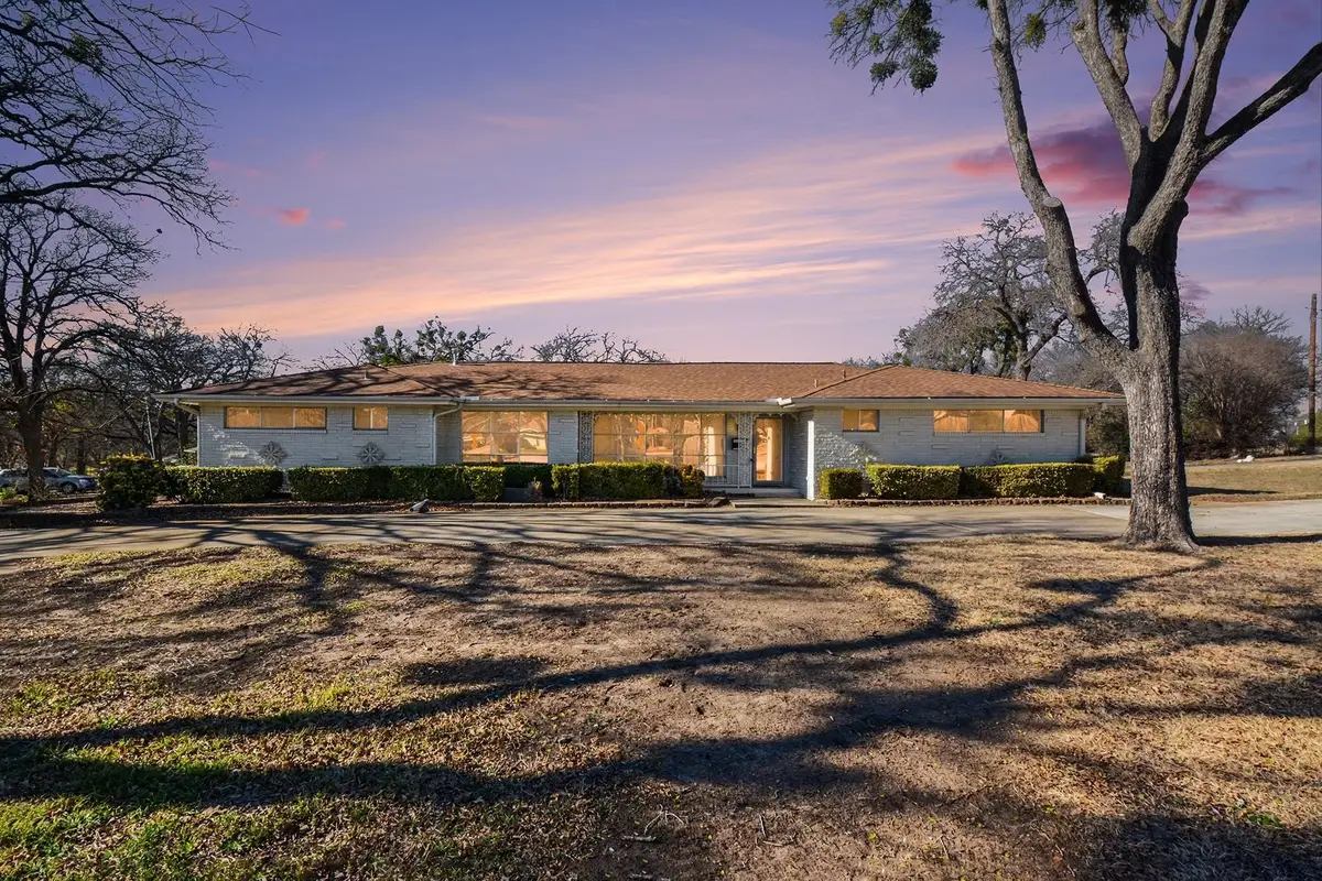 215 E Huitt Lane, Euless, TX 76040 - #1