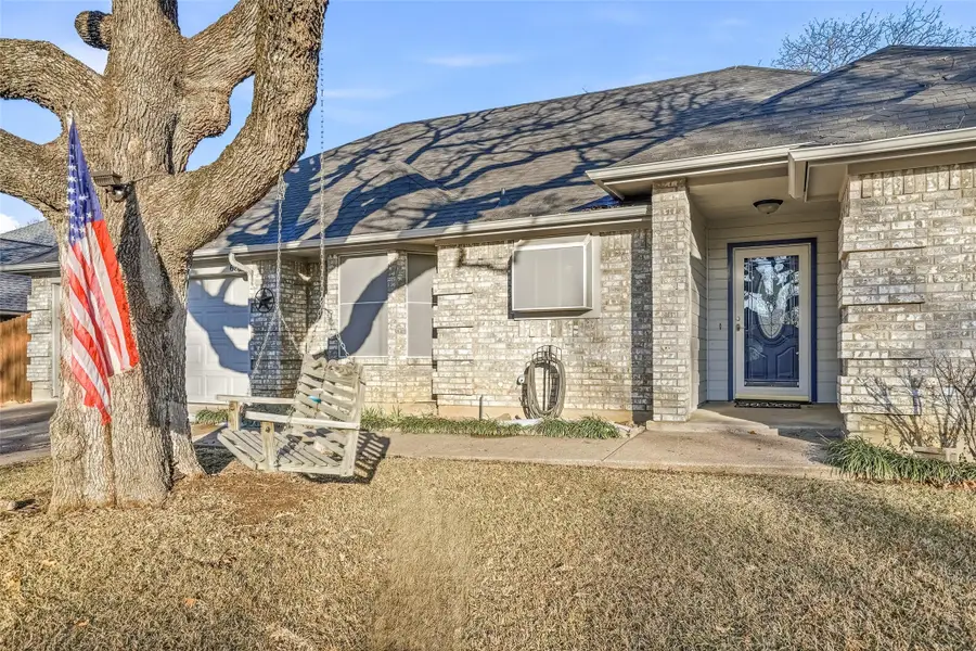685 Cardinal Ridge Road, Burleson, TX 76028 - Image #2