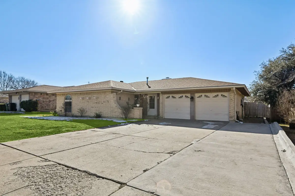 2106 Avalon Lane, Arlington, TX 76014 - Image #1