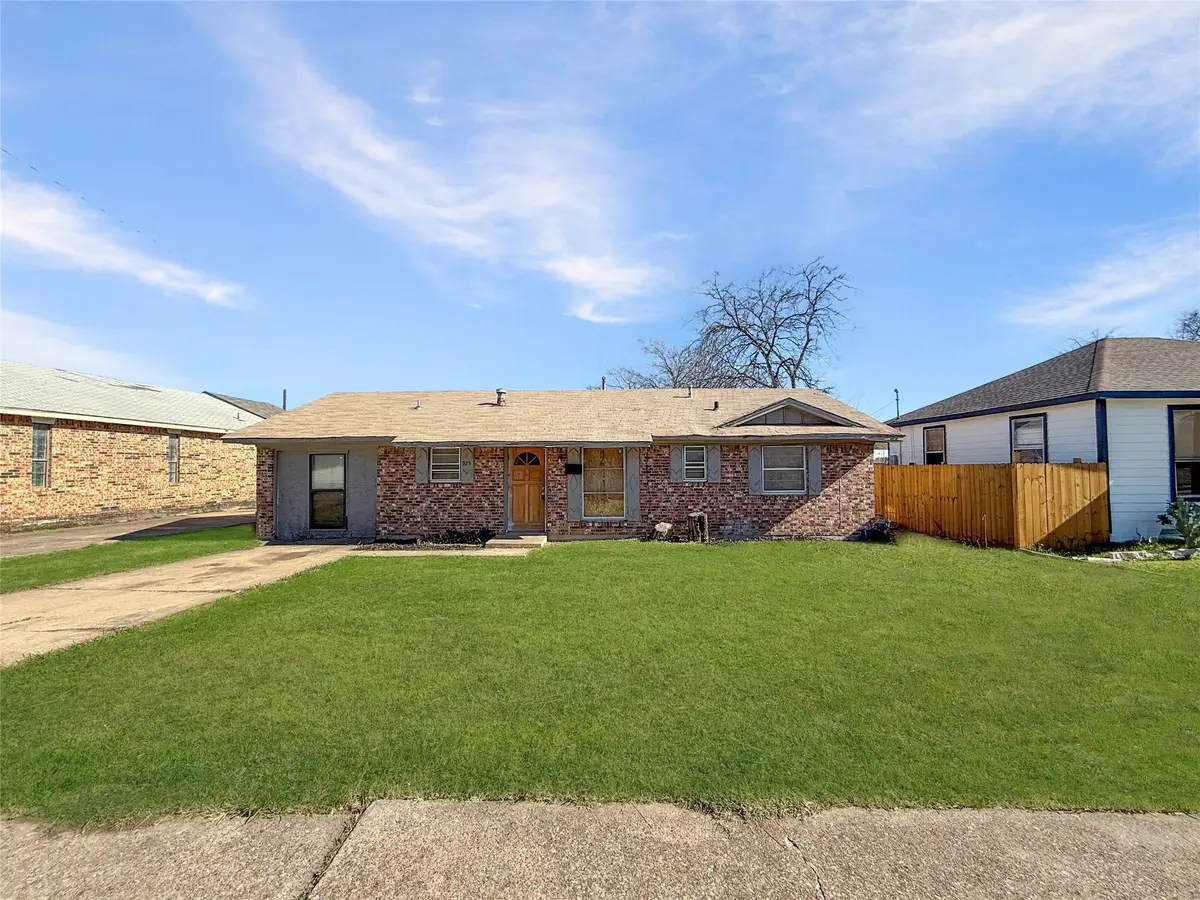 925 Manning Street, Grand Prairie, TX 75051 - #1
