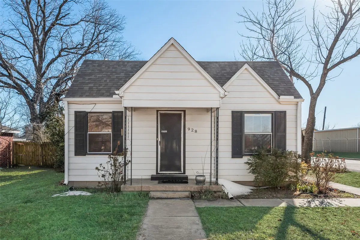 928 W Willow Street, Sanger, TX 76266 - #1