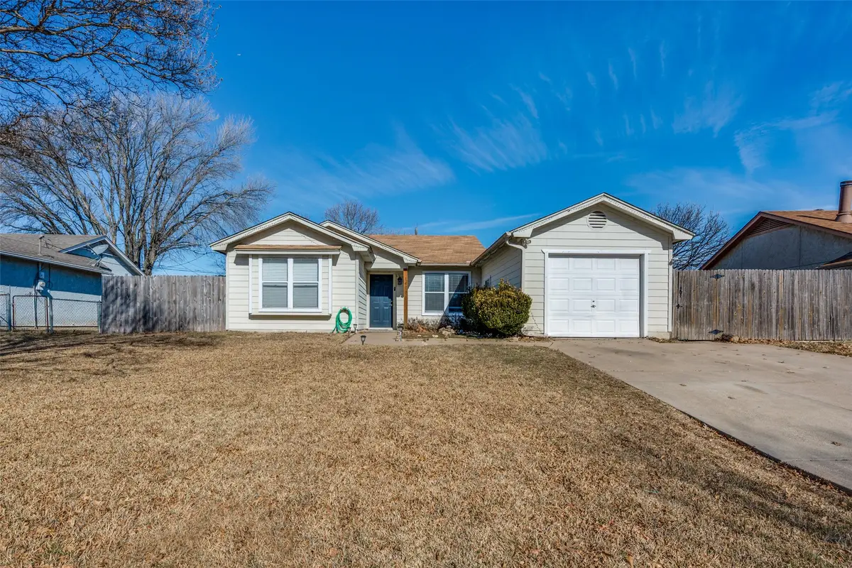 1415 Colonnade Drive, Arlington, TX 76018 - Image #1