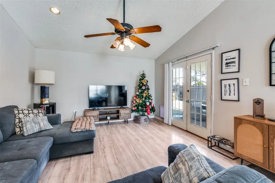 1415 Colonnade Drive, Arlington, TX 76018 - Image #3