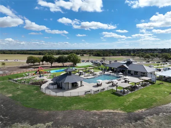 1241 Highland Court, Oak Leaf, TX 75154