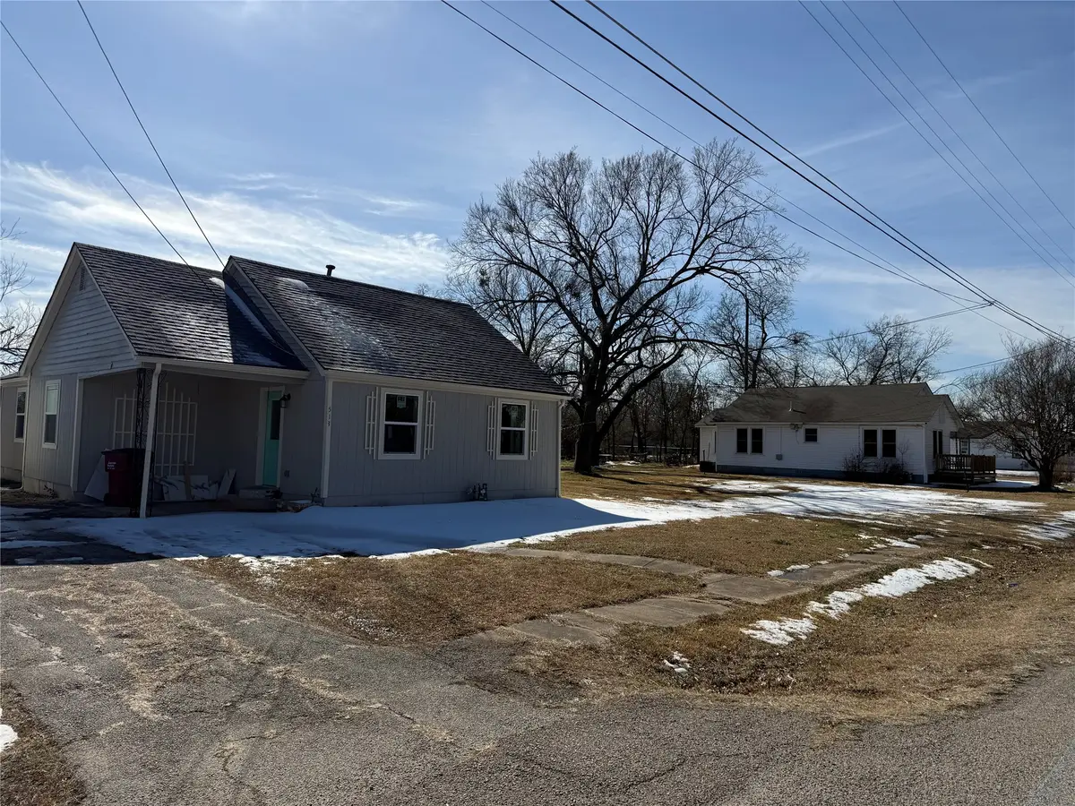 513 Allen Avenue, Bonham, TX 75418 - #1