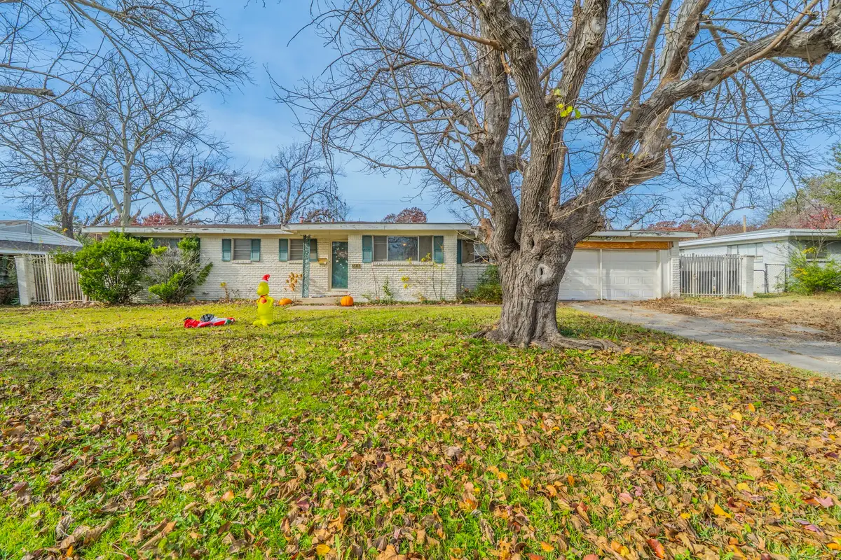 3816 Springbranch Drive, Benbrook, TX 76116 - Image #1