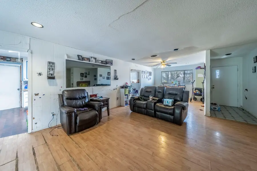 3816 Springbranch Drive, Benbrook, TX 76116 - Image #3