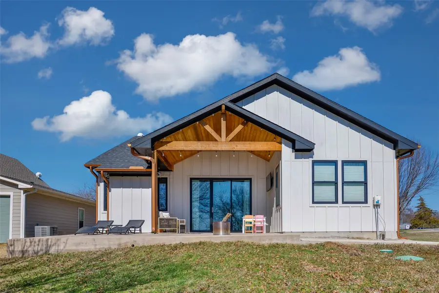 104 Park Lane, Gainesville, TX 76240 - #2