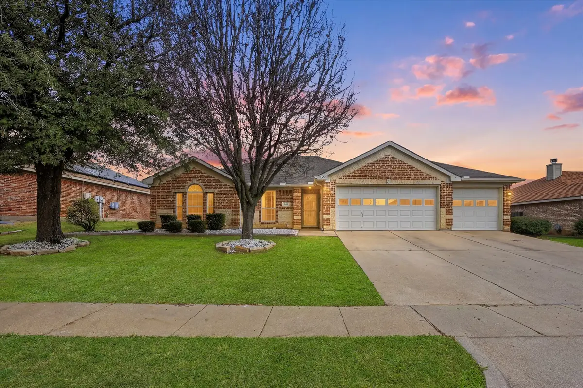 528 Bretts Way, Burleson, TX 76028 - #1