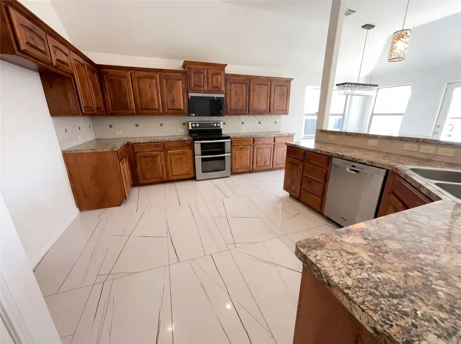 509 Stone Crossing Lane, Fort Worth, TX 76140 - Image #2