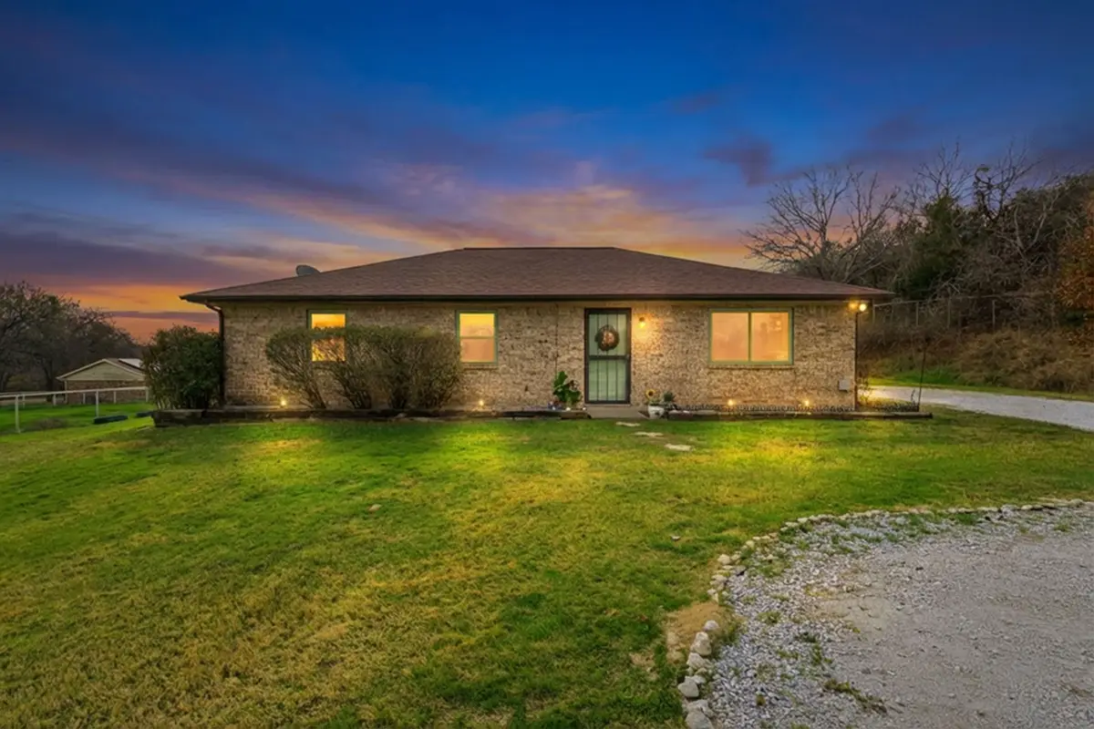 301 Calhoun Bend, Azle, TX 76020 - #1