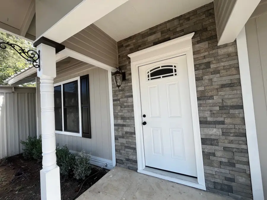 1010 Avenue K, Brownwood, TX 76801 - #2