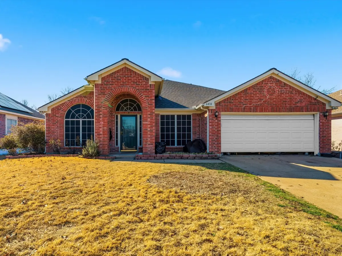 6410 St Alban Court, Arlington, TX 76001 - Image #1