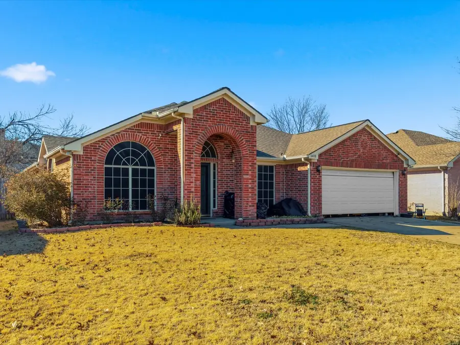 6410 St Alban Court, Arlington, TX 76001 - Image #2