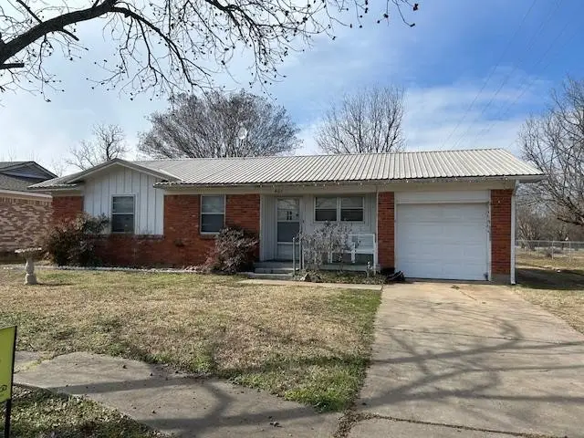 401 S Carter Street, Whitewright, TX 75491 - #1